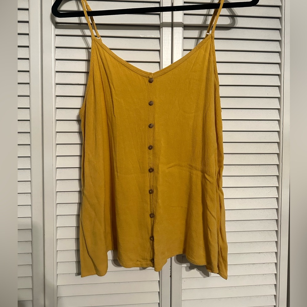 Marigold women’s faux button down tank sz.L